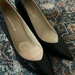 Black snake skin pumps